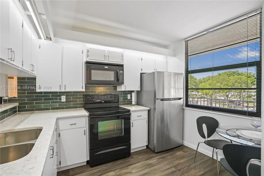 2+1 Condo — 3516 Whitehall Dr APT 301