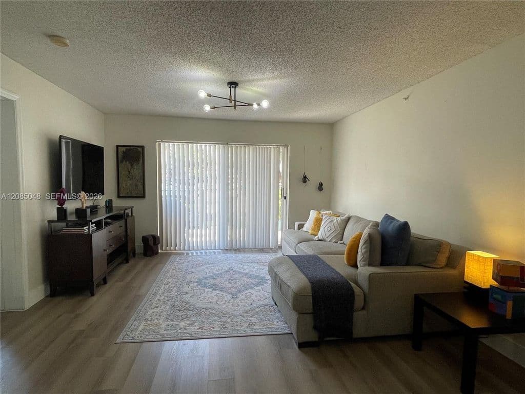 2+1 Condo — 2009 SE 10th Ave APT 303