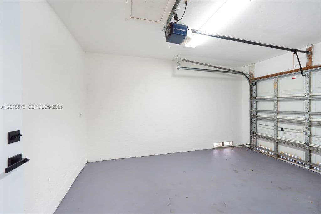 3+1 Müstakil ev — 1529 NW 1st Ave