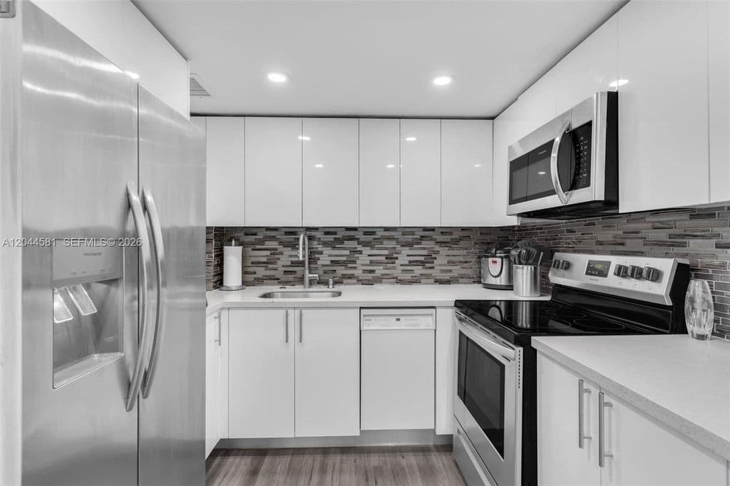 3+1 Condo — 7441 Wayne Ave APT 10H