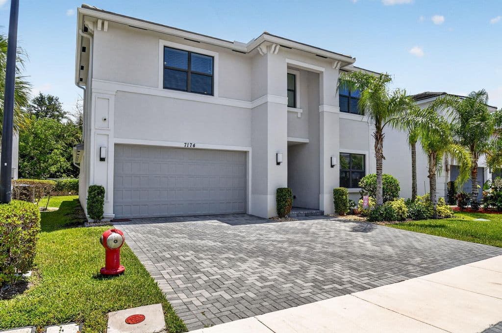 5-bedroom Single-Family Home — 7174 Villamar Way