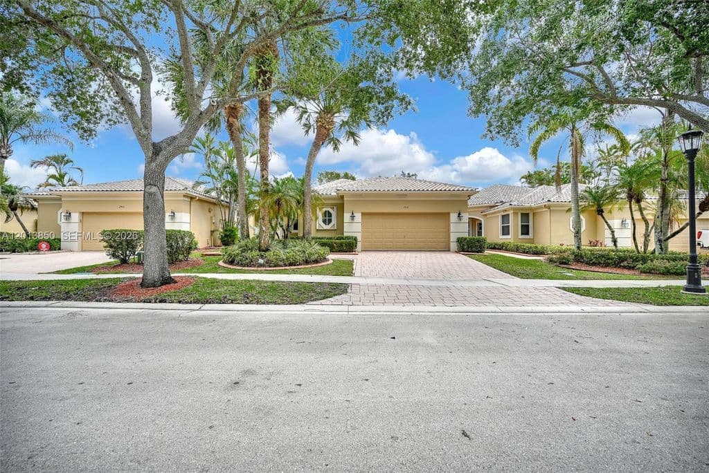3-bedroom Single-Family Home — 2468 Bay Isle Ct