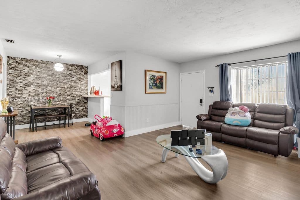 3+1 Mülk — 11413 SW 148th St