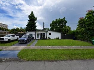 3+1 Müstakil ev — 9900 SW 87th St, Miami, 33173
