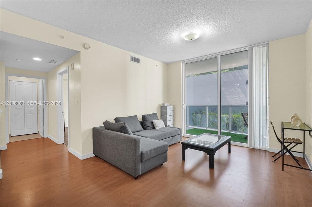 1-bedroom Condo — 601 NE 23rd St APT 901