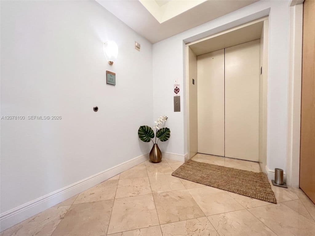 3-bedroom Condo — 19400 Turnberry Way APT 312