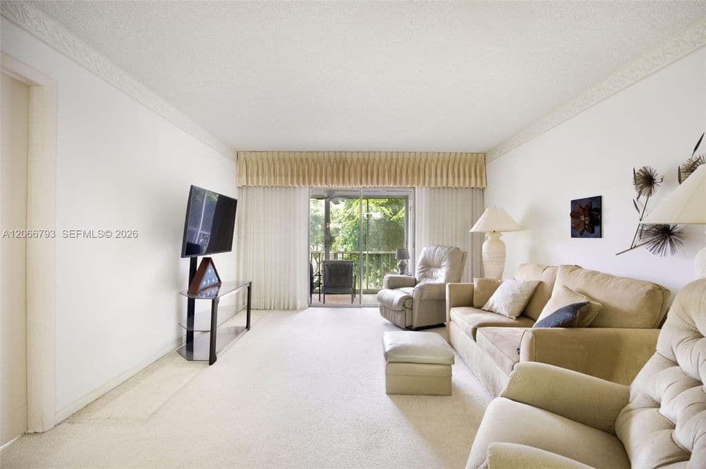 2+1 Condo — 750 SE 6th Ave APT 322