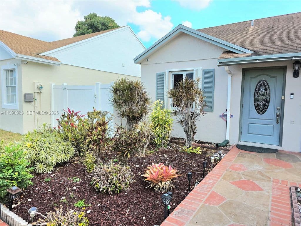 4+1 Müstakil ev — 20317 NW 33rd Ave