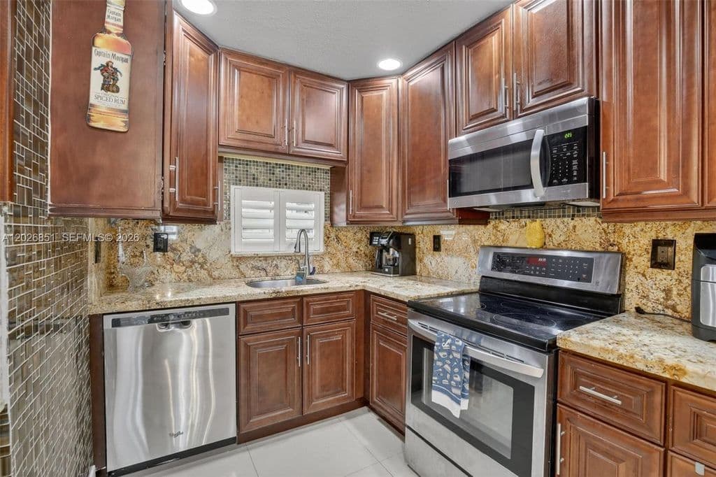 2-bedroom Condo — 8941 S Hollybrook Blvd APT 205