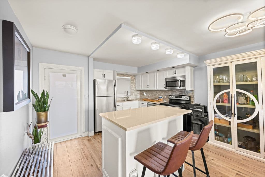 2+1 Condo — 231 E Lantana Road #402