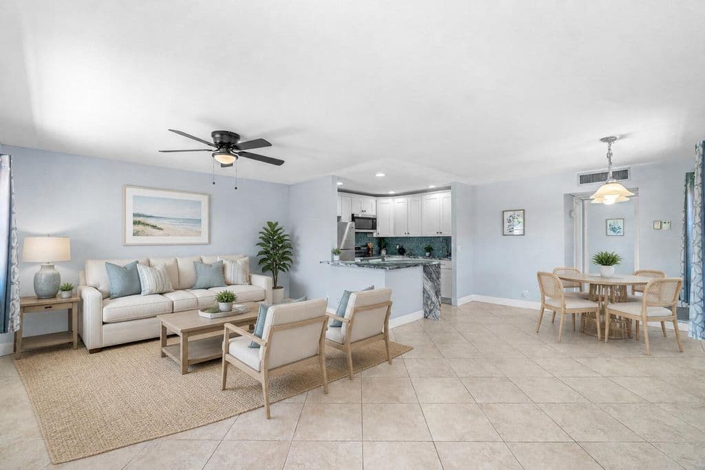 1+1 Condo — 566 Saxony L