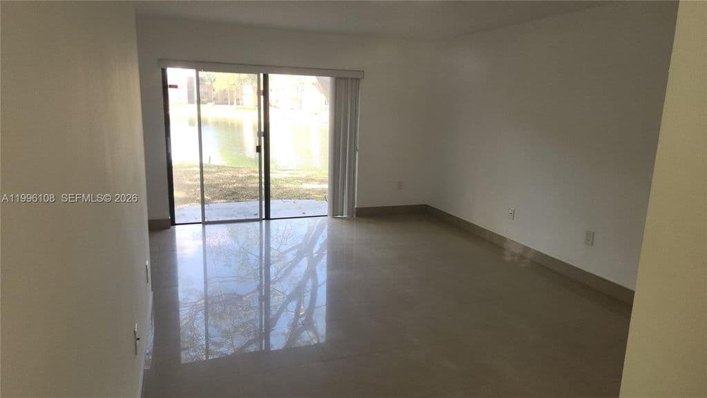 2-bedroom Property — 210 Palm Cir E
