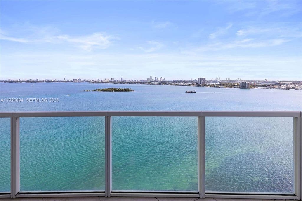 2+1 Condo — 665 NE 25th St APT 1801