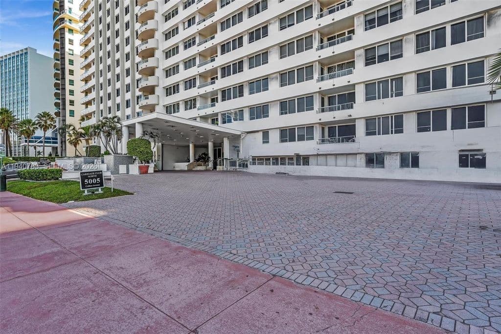 3+1 Condo — 5005 Collins Ave APT 824