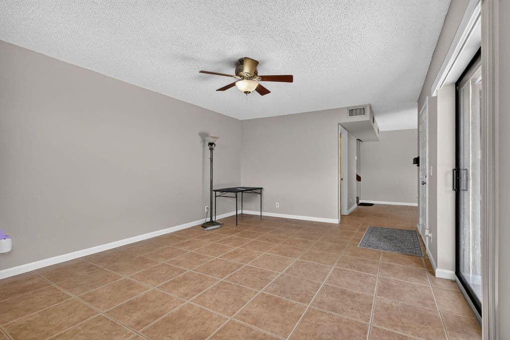 2-bedroom Property — 3659 VICTORIA Drive