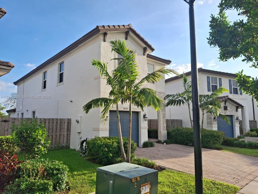 5-bedroom Single-Family Home — 2439 NW 131st Cir