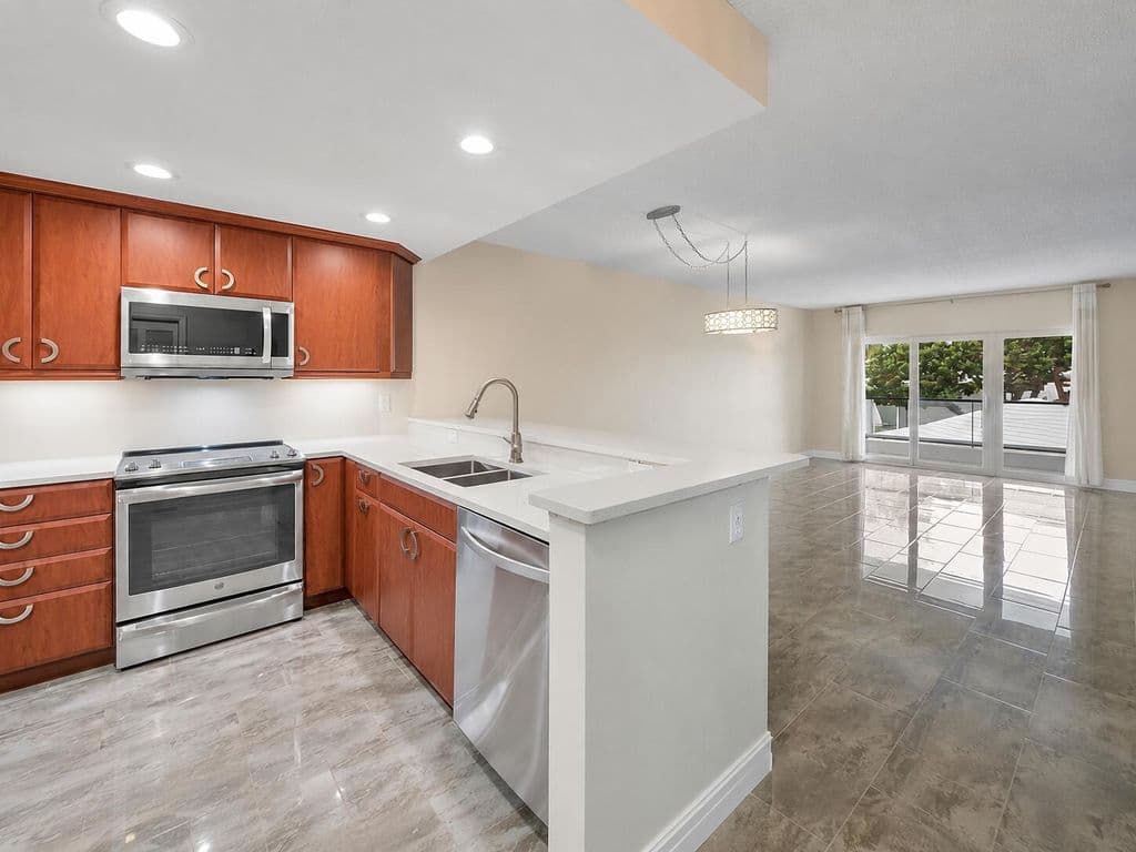 2+1 Condo — 1500 S Ocean Boulevard #207