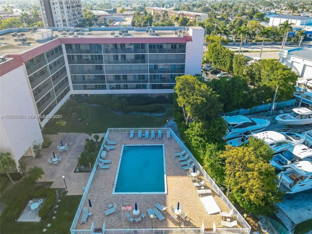 2+1 Condo — 740 S Federal Hwy APT 209