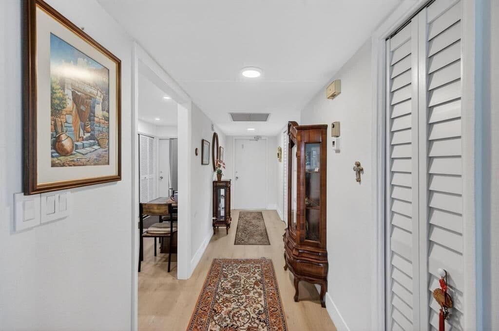 3-bedroom Condo — 3200 N Course Lane #116