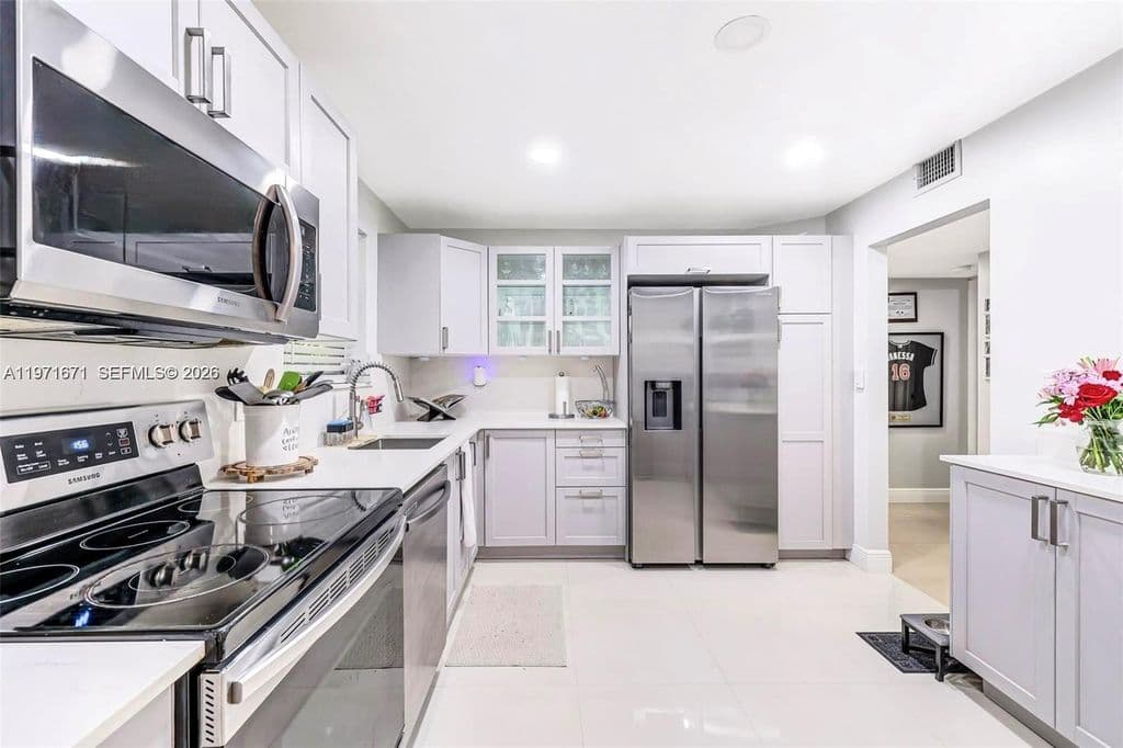 2+1 Condo — 601 Ives Dairy Rd