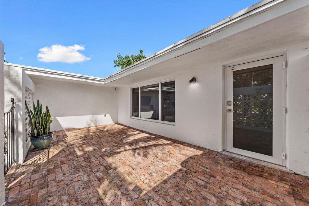 3-bedroom Single-Family Home — 421 SW 18th Street