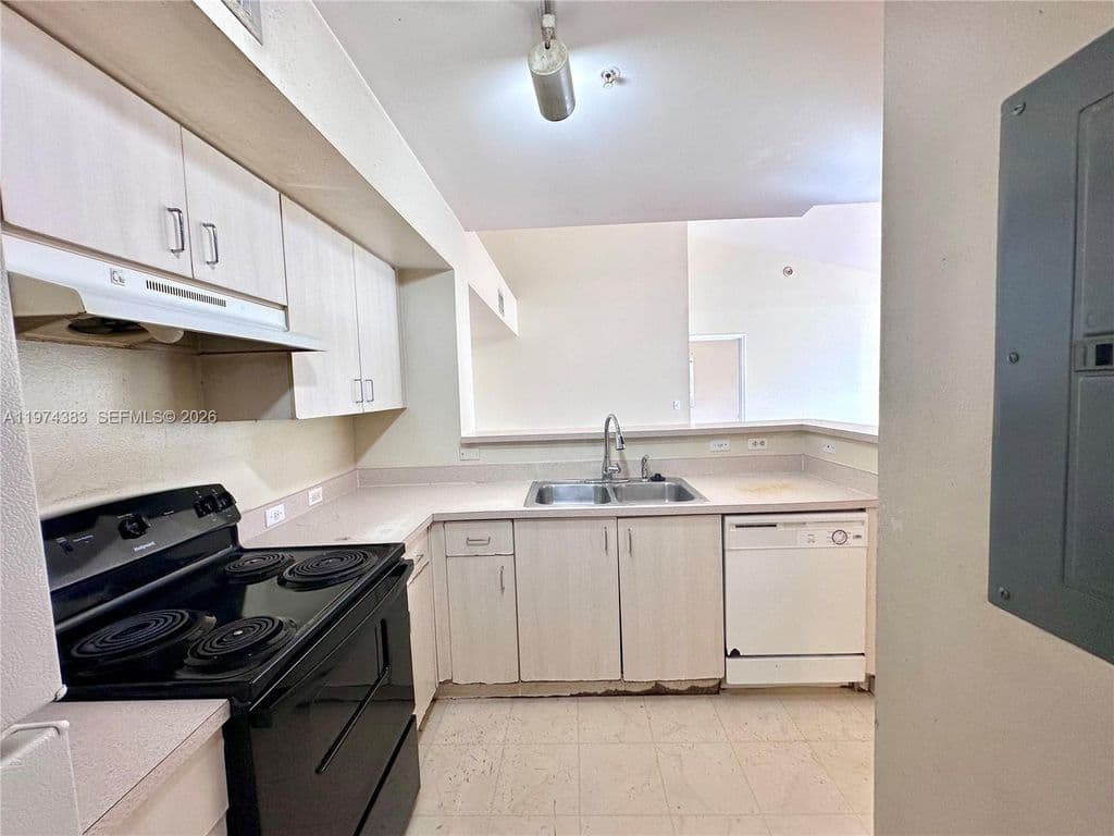 2-bedroom Condo — 11185 SW 6th St APT 303