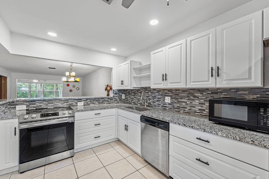 2+1 Condo — 2638 GATELY Drive E #125