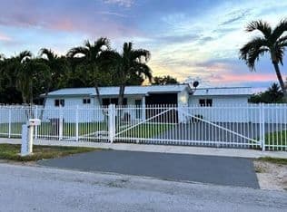 6+1 Müstakil ev — 20022 SW 118th Ave, Miami, 33177