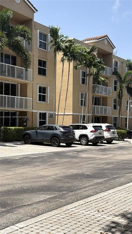 2-bedroom Condo — 619 E Sheridan St APT 105