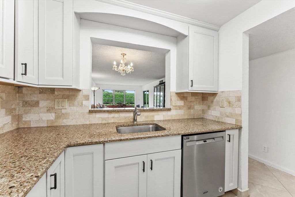 2+1 Condo — 5635 QUEEN PALM Court #D