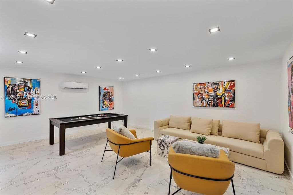 3+1 Müstakil ev — 501 NW 46th St