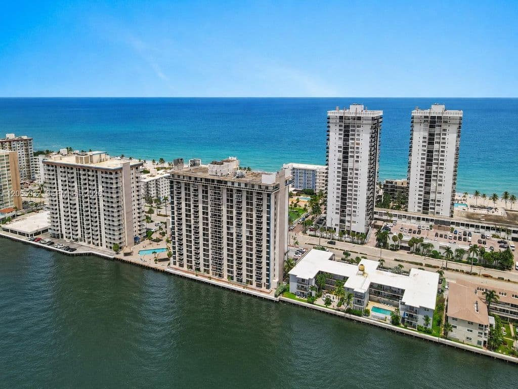 2+1 Condo — 1600 S Ocean Dr APT 18B