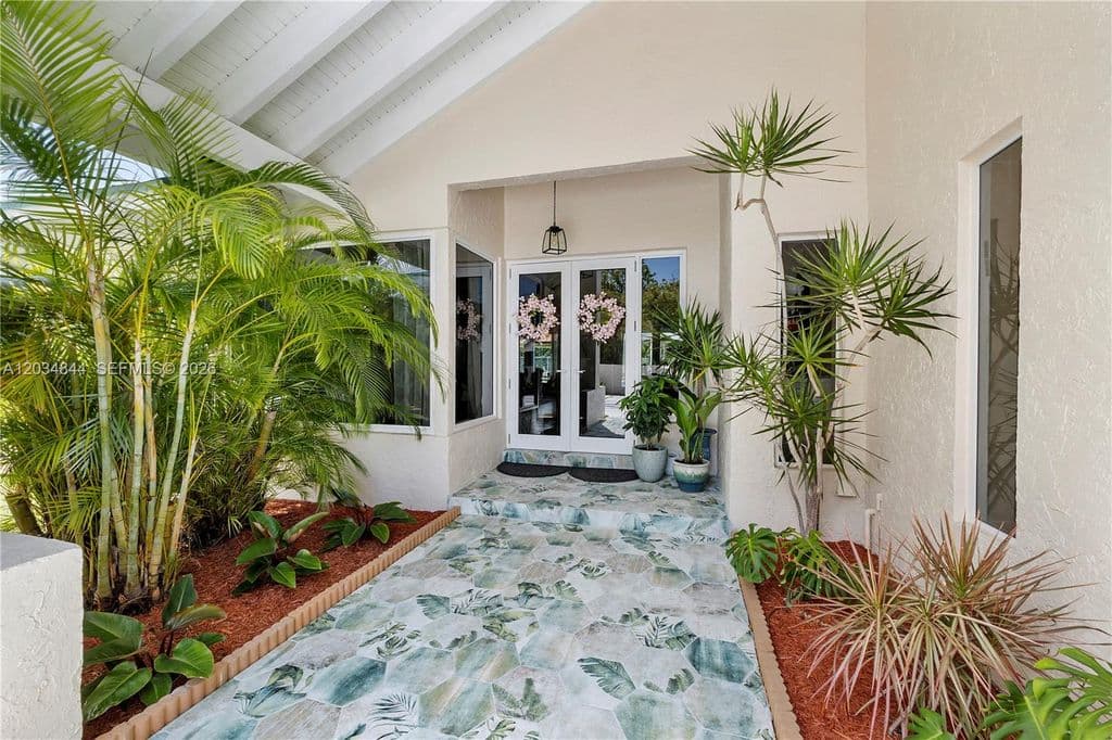 5-bedroom Single-Family Home — 17640 Old Cutler Rd