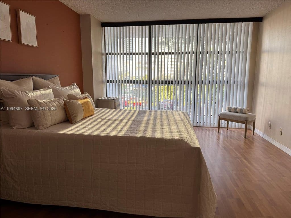 2+1 Condo — 600 Parkview Dr APT 222