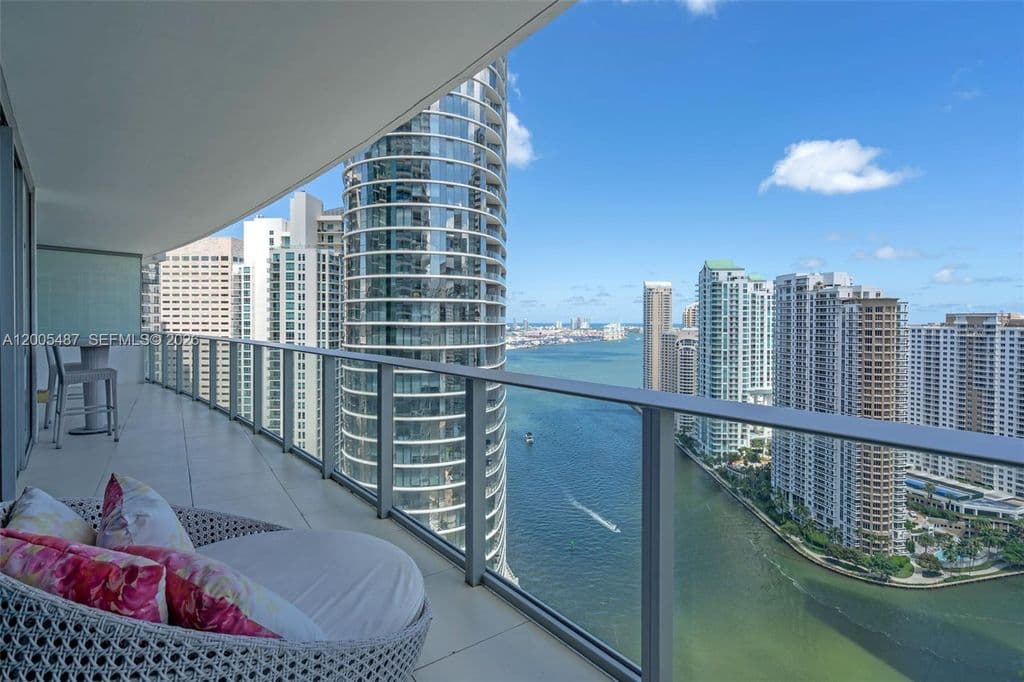 2+1 Condo — 200 Biscayne Boulevard Way APT 3407