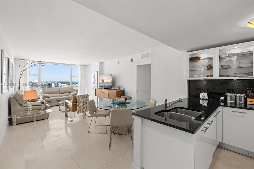 1+1 Condo — 6801 Collins Ave #1401