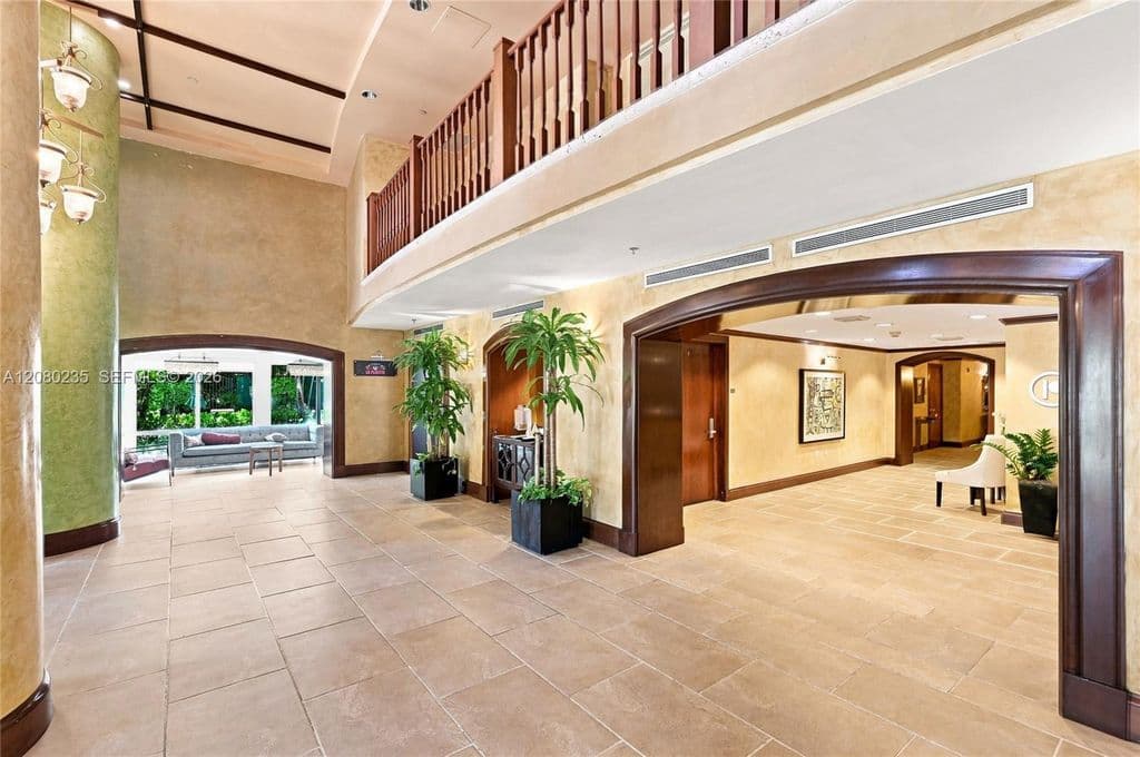 1-bedroom Condo — 2951 S Bayshore Dr #305