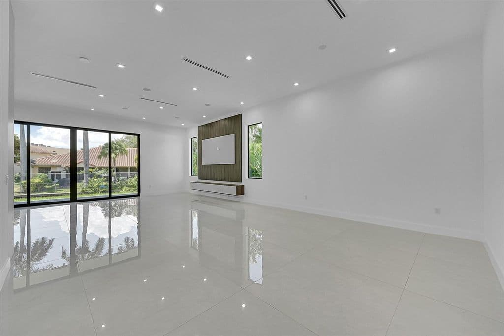3+1 Müstakil ev — 656 NW 21st Street