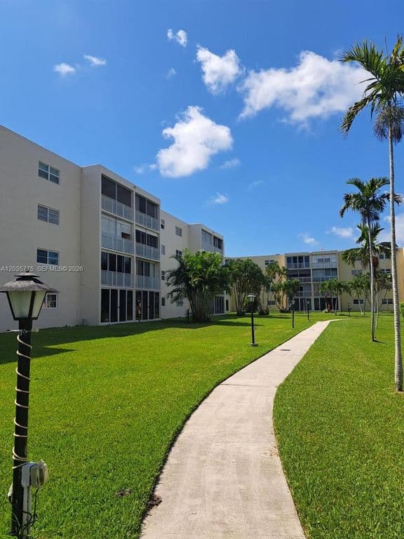 2-bedroom Condo — 1024 SE 3rd Ave APT 304