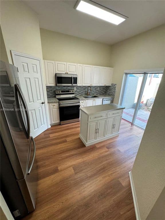 2+1 Mülk — 2452 SE 19th Ct