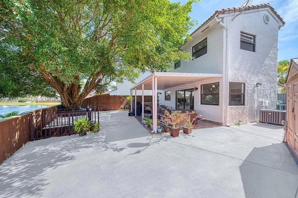 3-bedroom Single-Family Home — 13267 SW 9th Ln