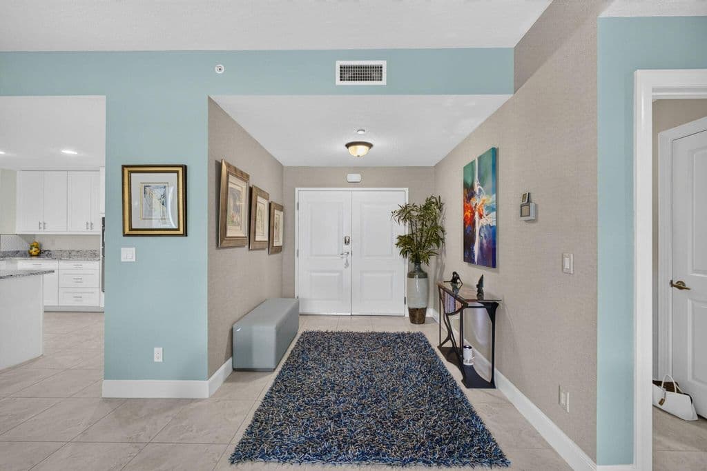 2+1 Condo — 1013 BAY COLONY Drive S