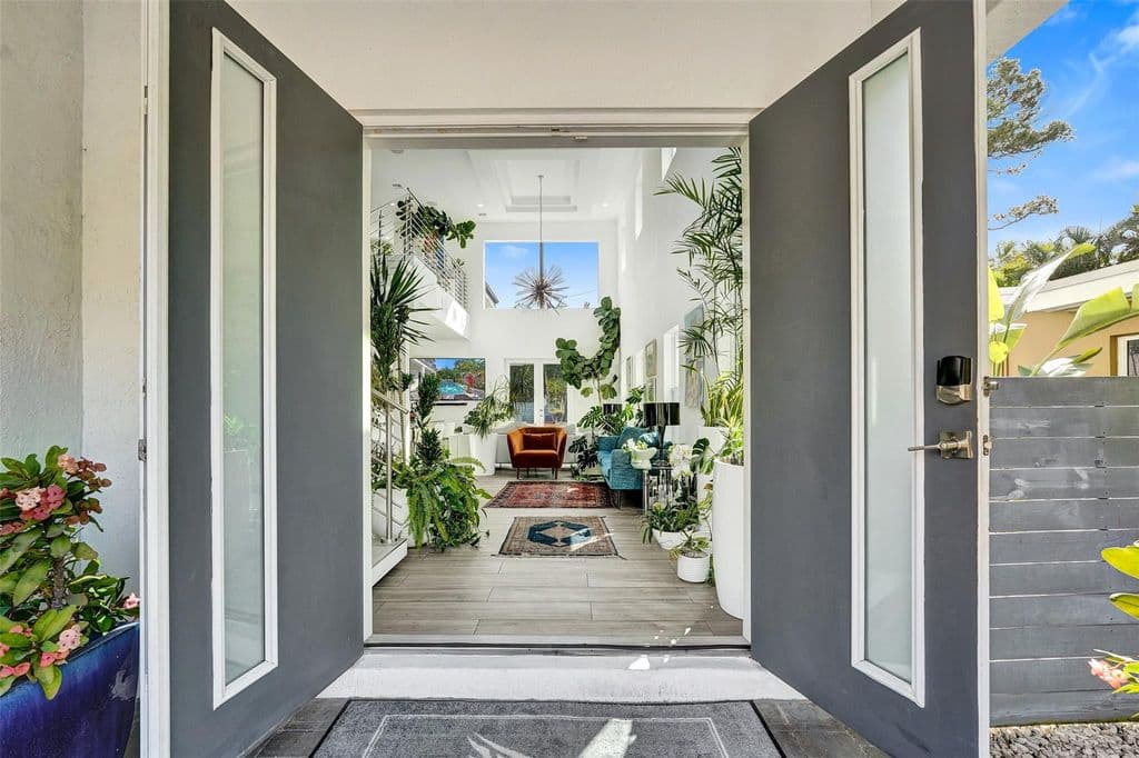 5-bedroom Single-Family Home — 2502 NE 6th Avenue