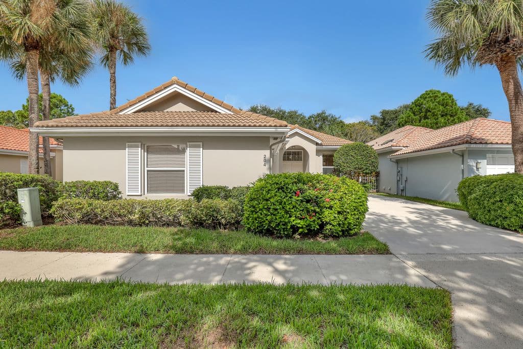 3-bedroom Single-Family Home — 204 S HAMPTON Drive