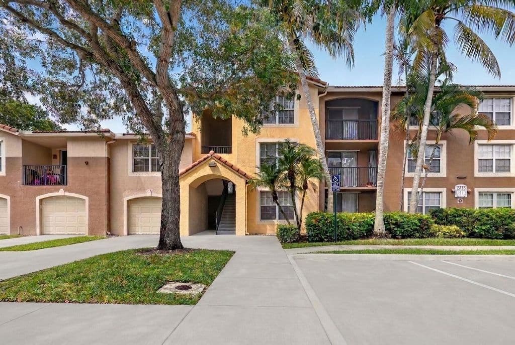 3-bedroom Condo — 15185 MICHELANGELO Boulevard #102
