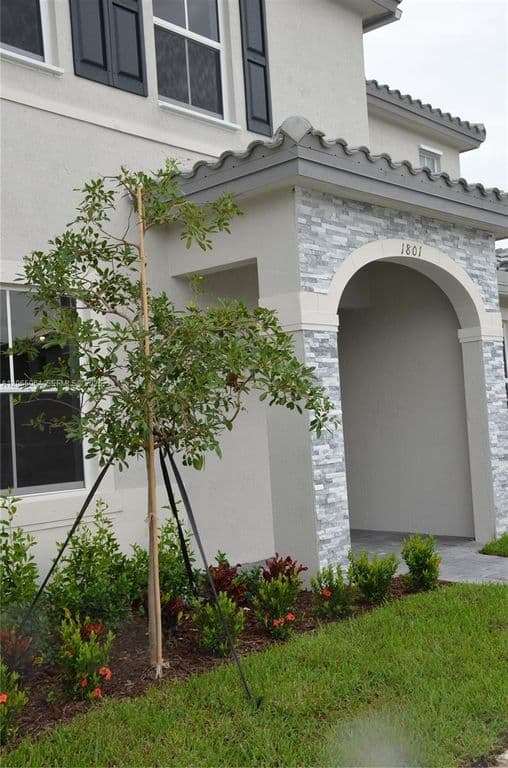3-bedroom Property — 1801 SE 27th Ter
