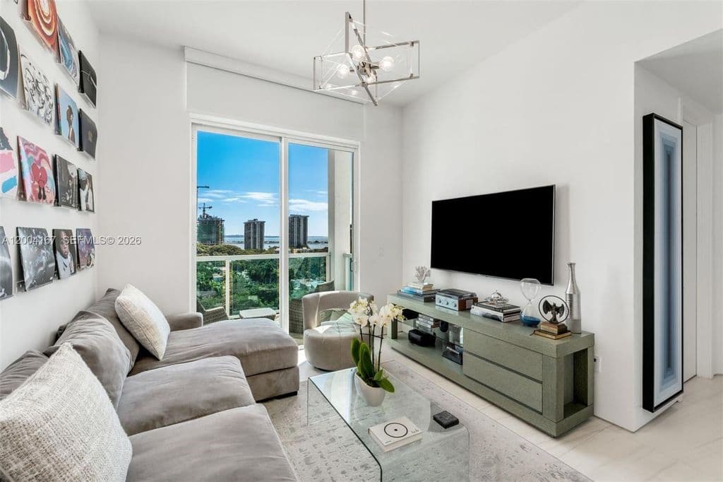 2-bedroom Condo — 1723 SW 2nd Ave #Penthouse 2
