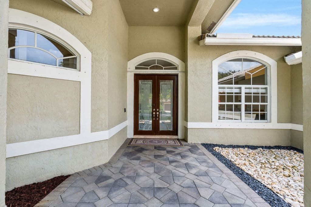 5+1 Müstakil ev — 10668 NW 69TH Street