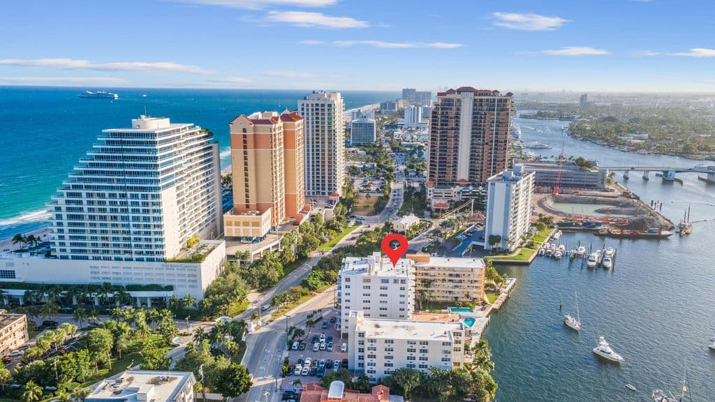 1-bedroom Condo — 95 N Birch Road #304