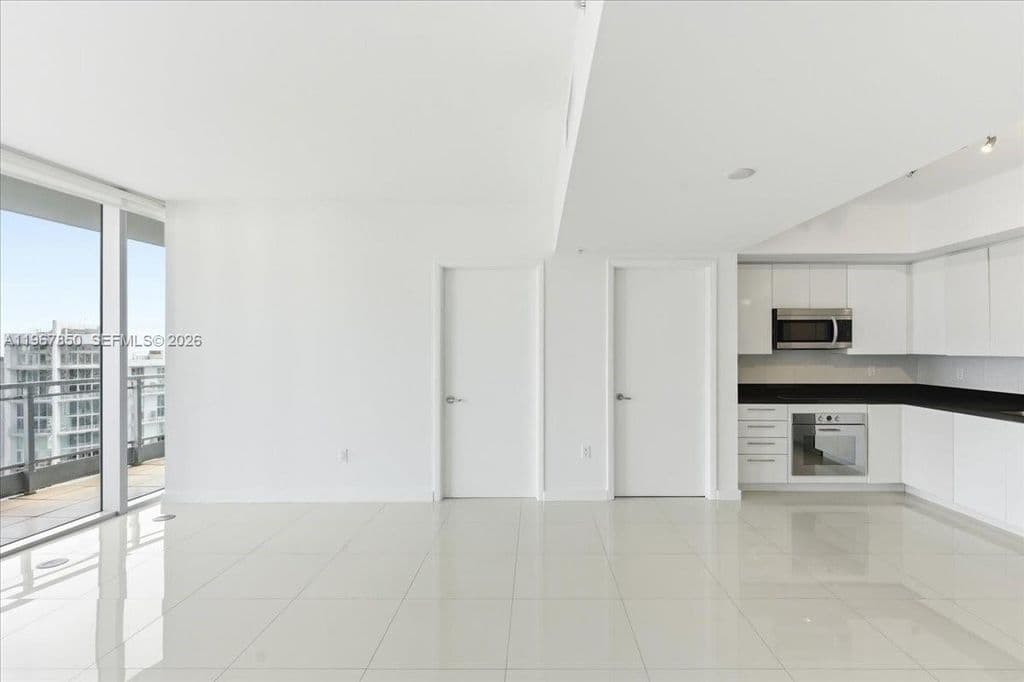 2+1 Condo — 92 SW 3rd St APT 3804